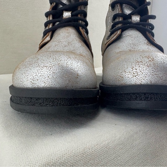 Fly London Kara Silver Metallic Lace-Up Buckle Boot size 38 NIB - Picture 4 of 10